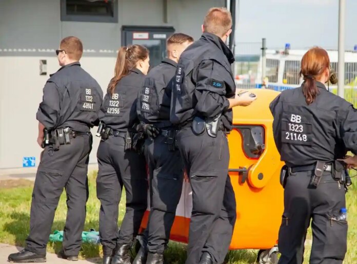 На всіх кордонах Німеччини, 7 травня, тести були затягнуті