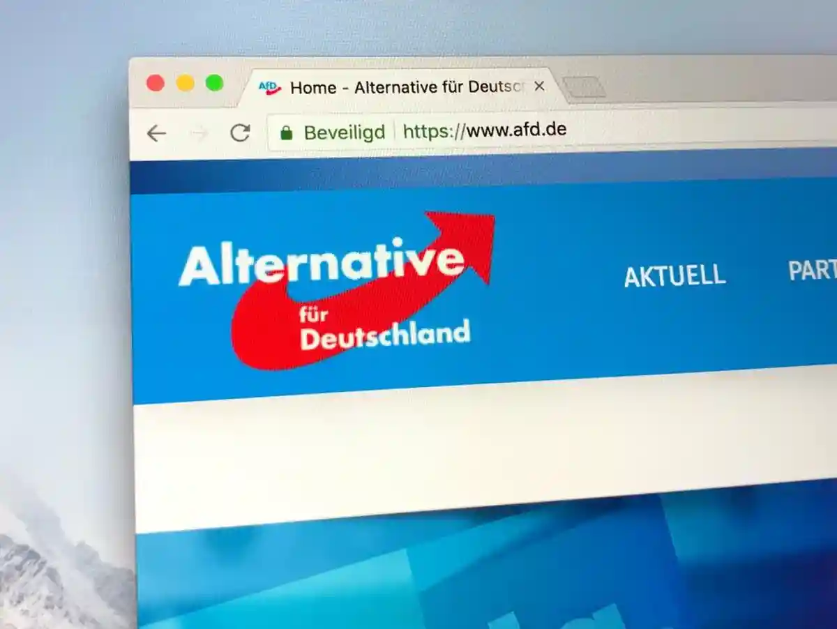 Німецька розвідка, вилучена з АФД, додавання "виявив екстреміст" перед судом