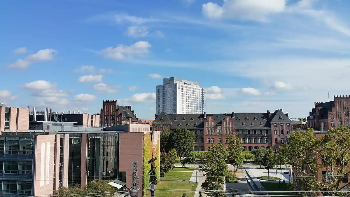 Як змінилася легендарна клініка за 315 років