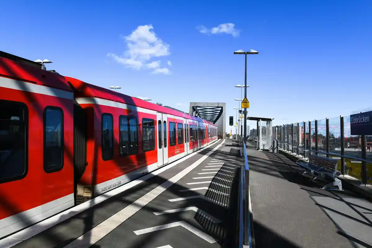 S-BAHN на станції Ельбрюккен. Фото: Pexels-Wolfgang-Weiser