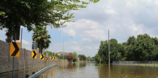 Більше 100 загиблих від повеней у Техасі – Маска та Трампа піддаються критиці за зменшення погодної служби