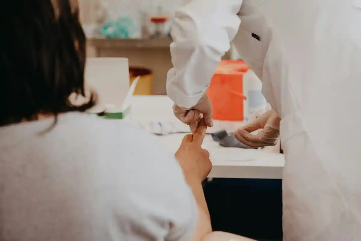 Експертизи та щеплення через 60 років: що важливо не пропустити. Фото: Університет TRNAVA / UNSPLASH.com