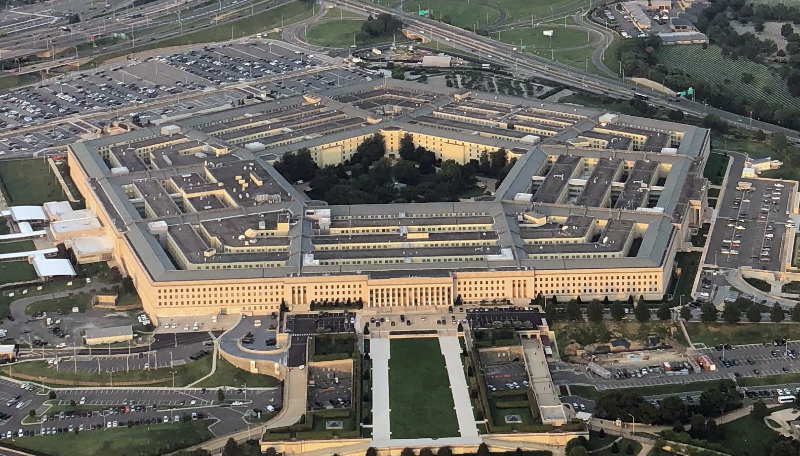 Штаб -квартира Міністерства оборони США. Фото: Авторство: дотик світла. Власна робота, CC BY-SA 4.0, Wikimedia