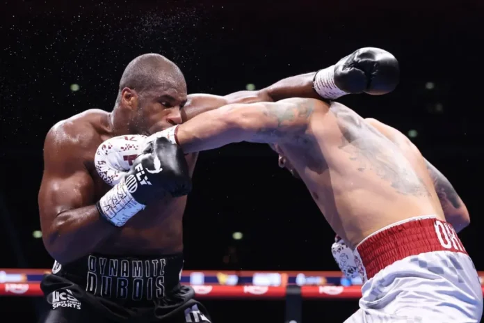 Усик нокаутував Дюбуа Усик нокаутував Дюбуа