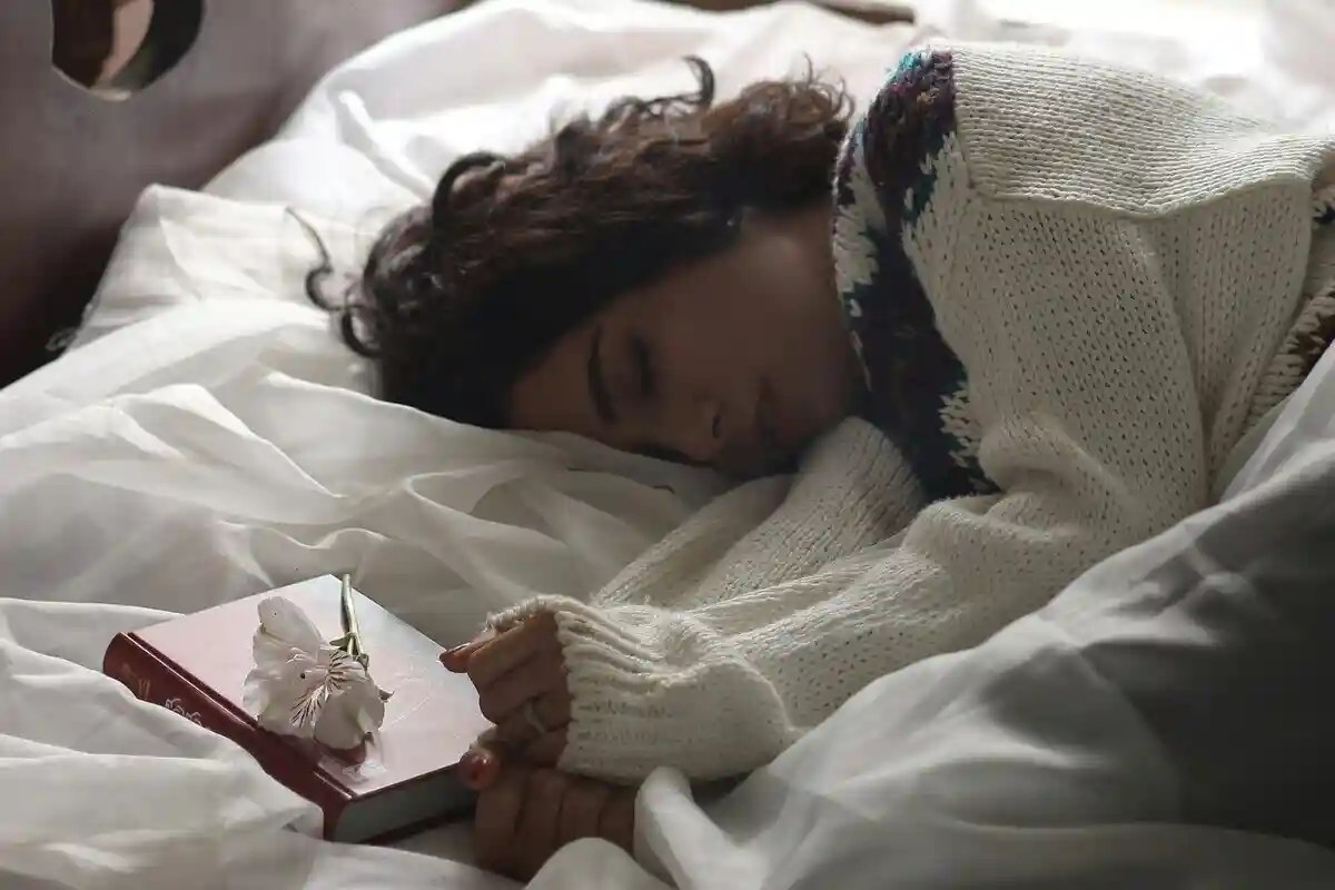 Сила дрімоти: як коротка мрія впливає на здоров'я. Фото: Zohre nemati / unsplash.com