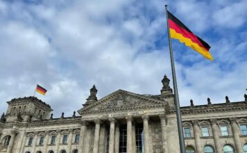 Історія та сучасність великої політичної партії