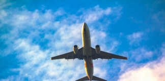 Boeing 747 авіакомпанії Emirates впав у море