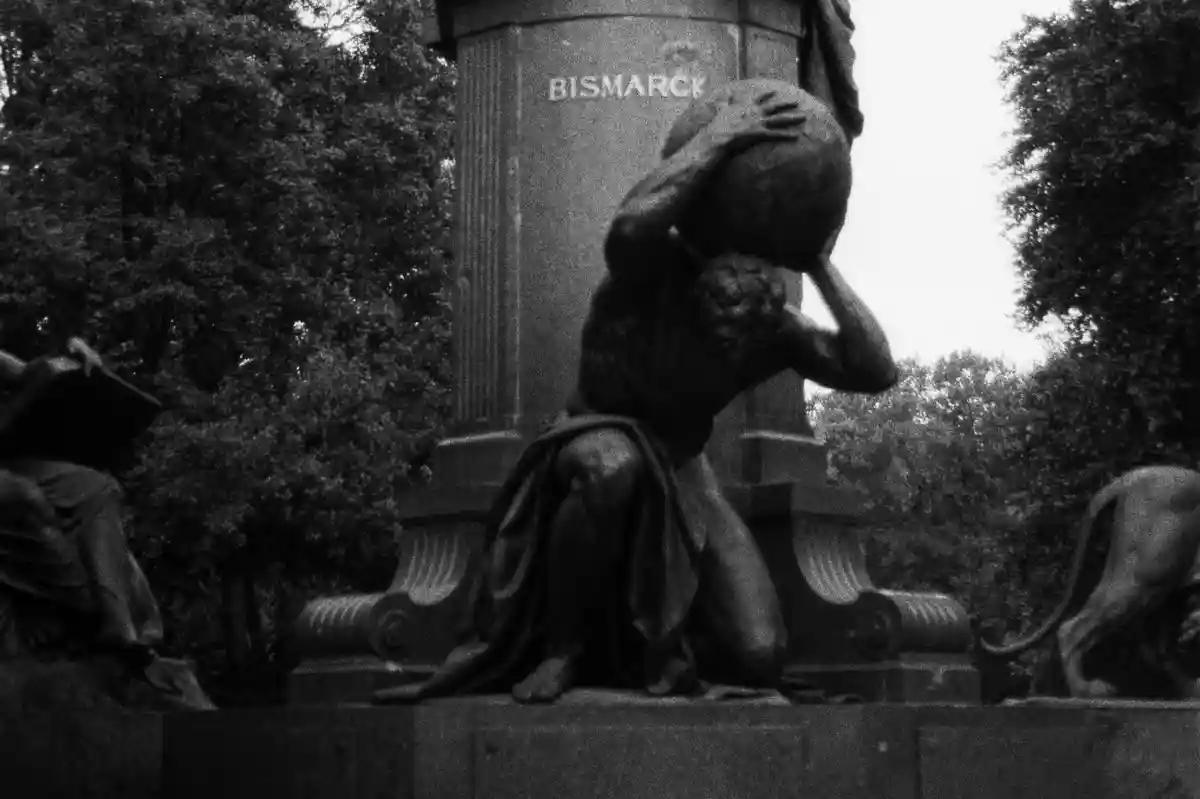 Колишній канцлер Німеччини Шредер не шкодує і не соромиться