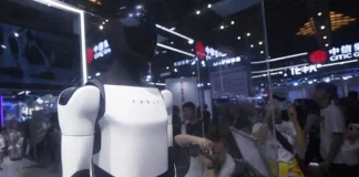 Ілон Маск заявив про випуск цілої “армії” людиноподібних роботів Tesla Bot